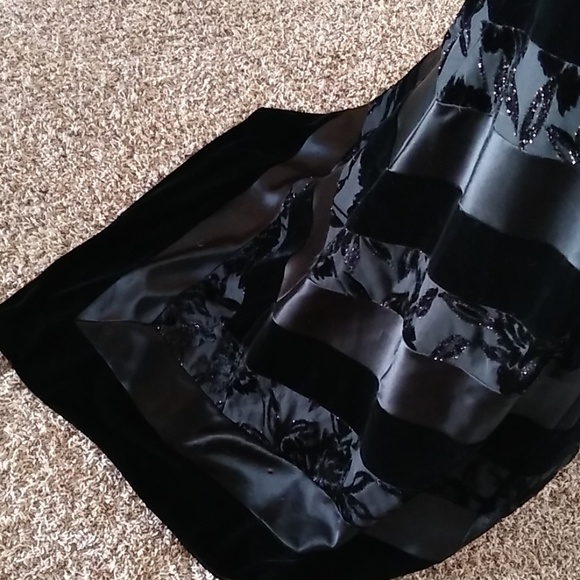 Dress - Picture 3 of 7